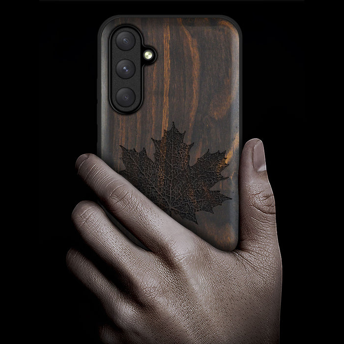 Intricate Maple Leaf Sketch, Classic Engraved Wood & TPU Case - Artisanal Cover for Samsung Galaxy