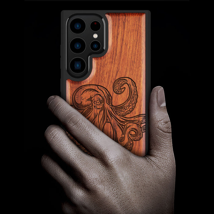 Bodybuilding Octopus Illustration, Classic Engraved Wood & TPU Case - Artisanal Cover for Samsung Galaxy