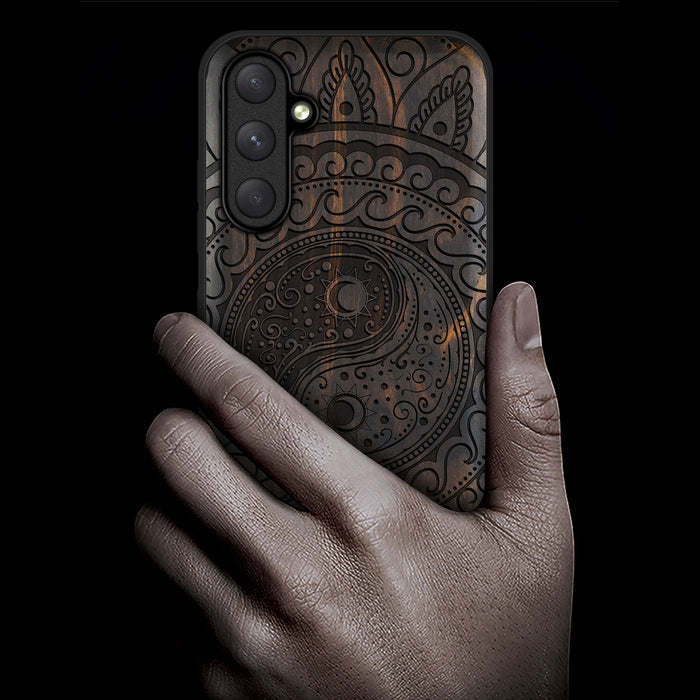 The Yin Yang Paisley, Classic Engraved Wood & TPU Case - Artisanal Cover for Samsung Galaxy