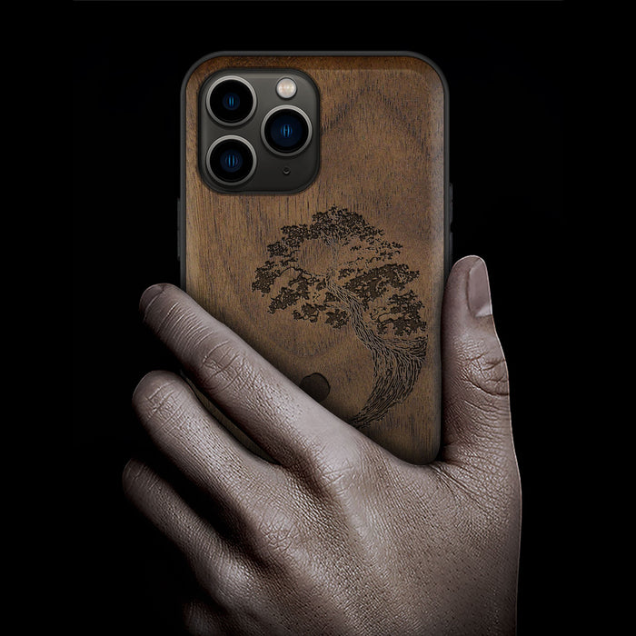 Yin Yang Bonsai Tree in Japanese Style, Classic Engraved Wood & TPU Case - Artisanal Cover for Apple iPhone