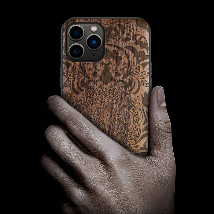 The Leafy Visage, Classic Engraved Wood & TPU Case - Artisanal Cover for Apple iPhone