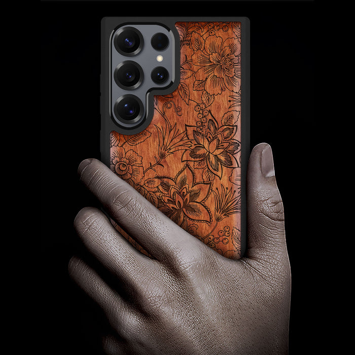 A Seamless Pattern of Flowers and Leaves, Classic Engraved Wood & TPU Case - Artisanal Cover for Samsung Galaxy