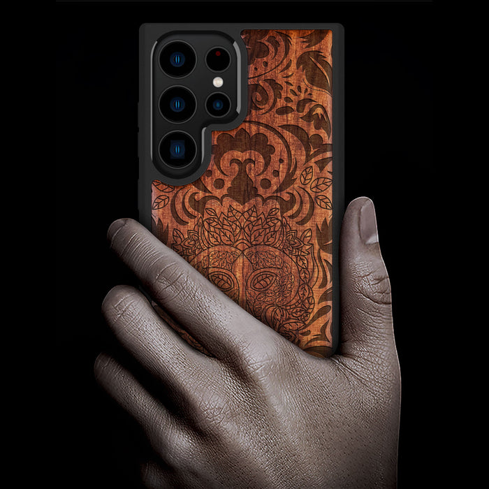 The Leafy Visage, Classic Engraved Wood & TPU Case - Artisanal Cover for Samsung Galaxy