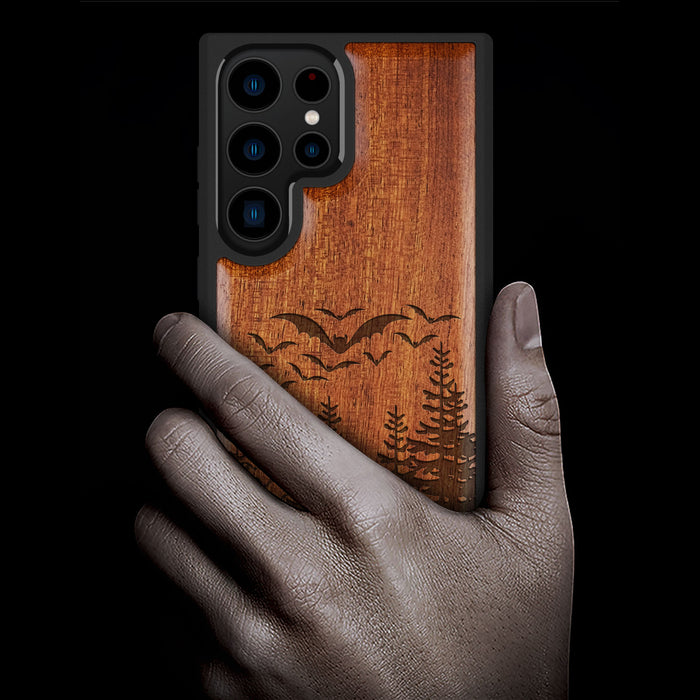 Bats Over the Forest, Classic Engraved Wood & TPU Case - Artisanal Cover for Samsung Galaxy