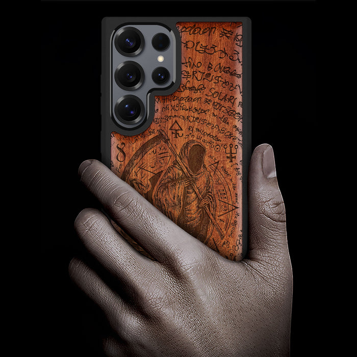 The Reaper's Scythe, Classic Engraved Wood & TPU Case - Artisanal Cover for Samsung Galaxy