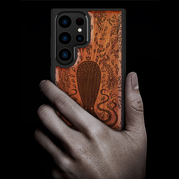 The Floral Octopus, Classic Engraved Wood & TPU Case - Artisanal Cover for Samsung Galaxy