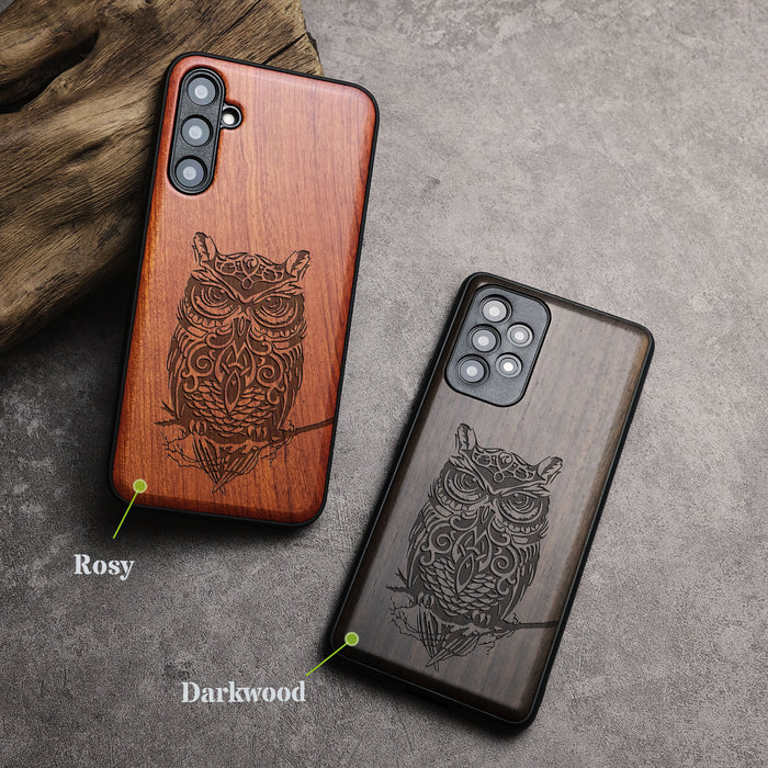 An Owl Perched on a Branch, Classic Engraved Wood & TPU Case - Artisanal Cover for Samsung Galaxy