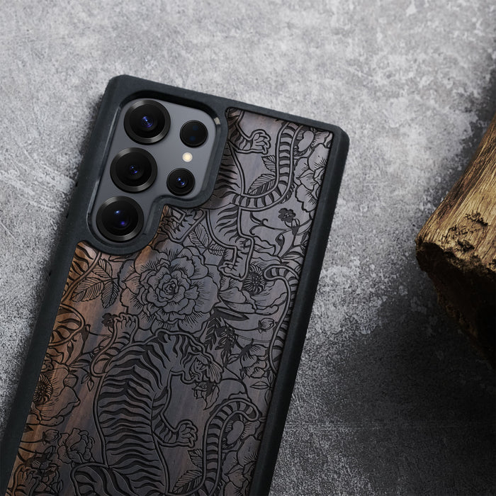 A Tiger Amidst Flowers and Vines, Classic Engraved Wood & TPU Case - Artisanal Cover for Samsung Galaxy