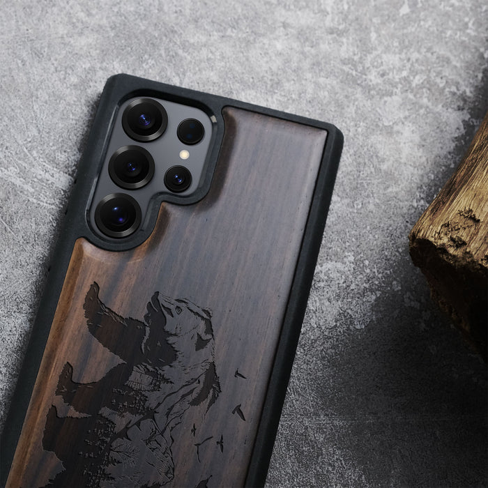 Majestic Bear in Nature's Embrace, Classic Engraved Wood & TPU Case - Artisanal Cover for Samsung Galaxy