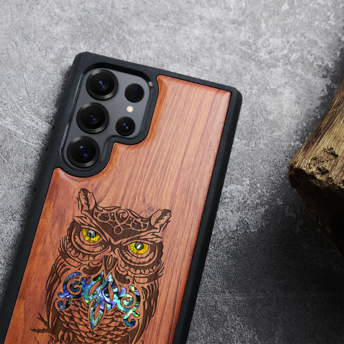 An Owl Perched on a Branch, Hand-Inlaid Wood & Mother of Pearl Case - Artisanal Cover for Samsung Galaxy