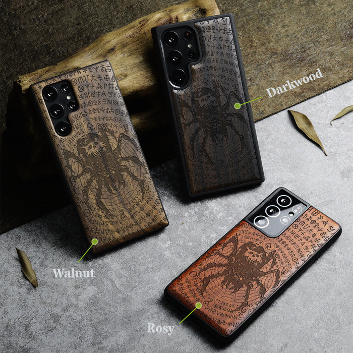 Enigmatic Black Spider Amidst Runes, Classic Engraved Wood & TPU Case - Artisanal Cover for Samsung Galaxy