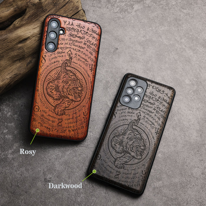 The Tiger's Descent, Classic Engraved Wood & TPU Case - Artisanal Cover for Samsung Galaxy