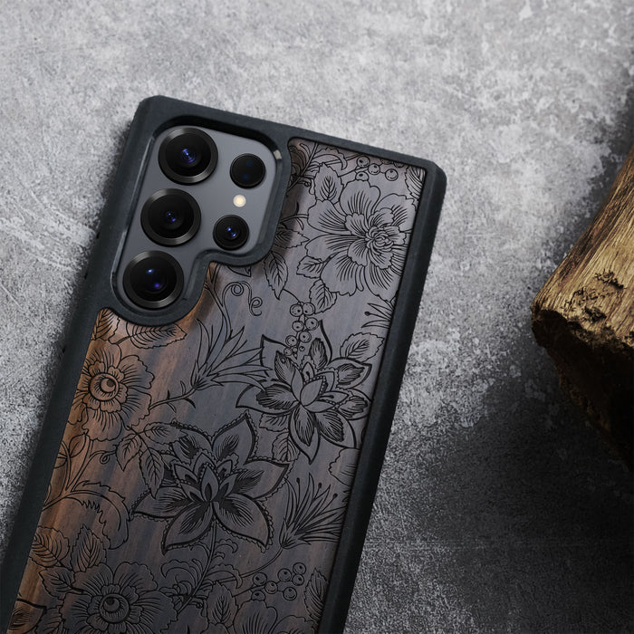 A Seamless Pattern of Flowers and Leaves, Classic Engraved Wood & TPU Case - Artisanal Cover for Samsung Galaxy