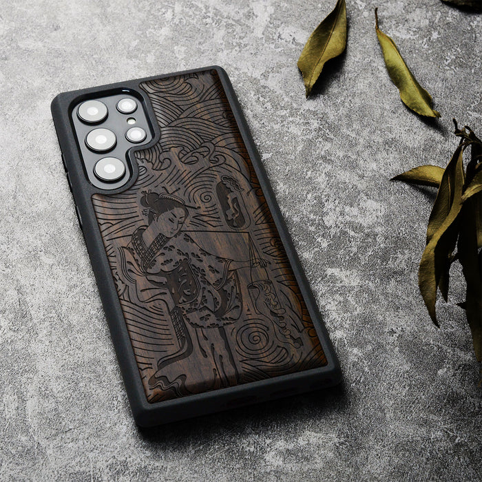 Geisha and the Curling Waves, Classic Engraved Wood & TPU Case - Artisanal Cover for Samsung Galaxy