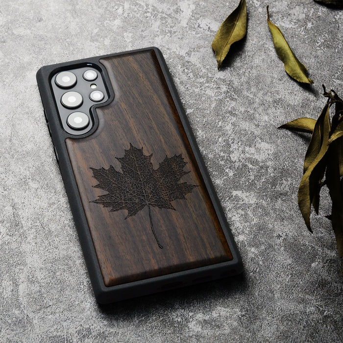 Intricate Maple Leaf Sketch, Classic Engraved Wood & TPU Case - Artisanal Cover for Samsung Galaxy