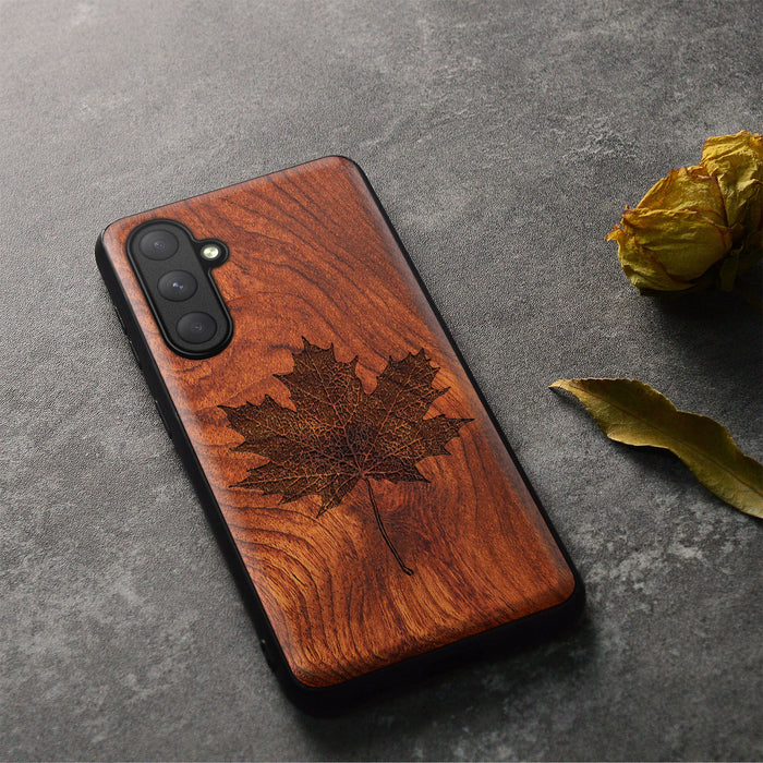 Intricate Maple Leaf Sketch, Classic Engraved Wood & TPU Case - Artisanal Cover for Samsung Galaxy