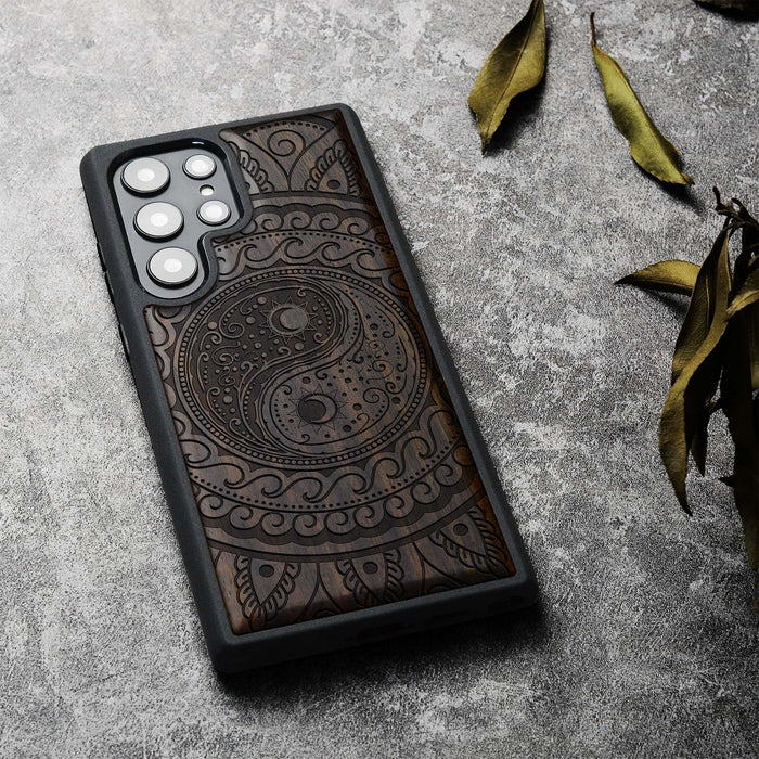 The Yin Yang Paisley, Classic Engraved Wood & TPU Case - Artisanal Cover for Samsung Galaxy