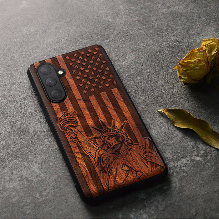 Freedom's Beacon, Classic Engraved Wood & TPU Case - Artisanal Cover for Samsung Galaxy