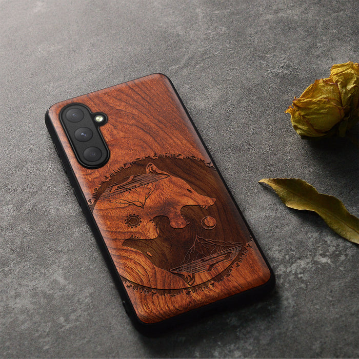 Yin-Yang Wolf, Classic Engraved Wood & TPU Case - Artisanal Cover for Samsung Galaxy