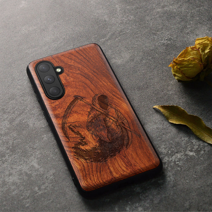 The Grim Reaper, Classic Engraved Wood & TPU Case - Artisanal Cover for Samsung Galaxy