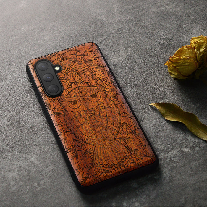 The Owl Tapestry, Classic Engraved Wood & TPU Case - Artisanal Cover for Samsung Galaxy