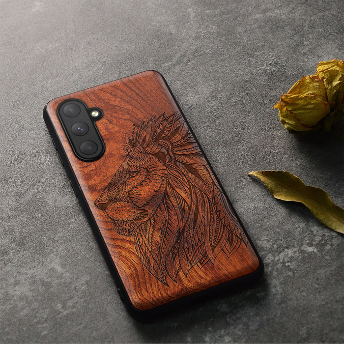 The Ornate Lion's Head, Classic Engraved Wood & TPU Case - Artisanal Cover for Samsung Galaxy