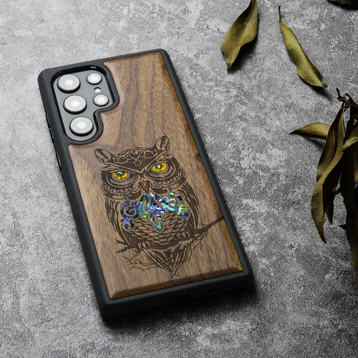 An Owl Perched on a Branch, Hand-Inlaid Wood & Mother of Pearl Case - Artisanal Cover for Samsung Galaxy