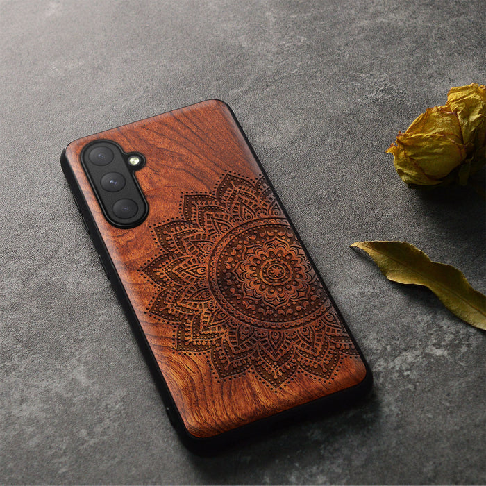 The Half Mandala Lace Art, Classic Engraved Wood & TPU Case - Artisanal Cover for Samsung Galaxy