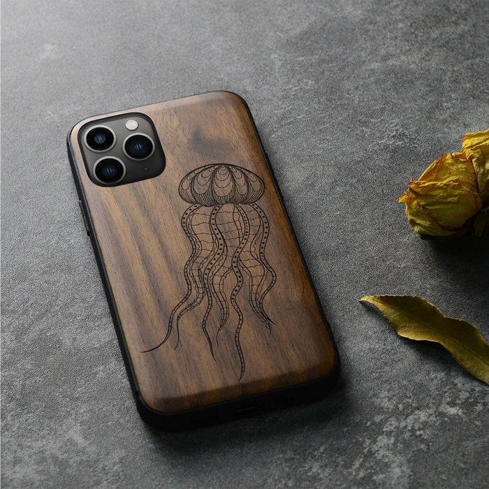 Zentangle Art Jellyfish, Classic Engraved Wood & TPU Case - Artisanal Cover for Apple iPhone