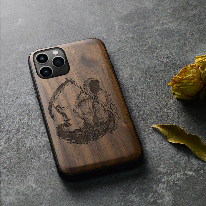 The Grim Reaper, Classic Engraved Wood & TPU Case - Artisanal Cover for Apple iPhone