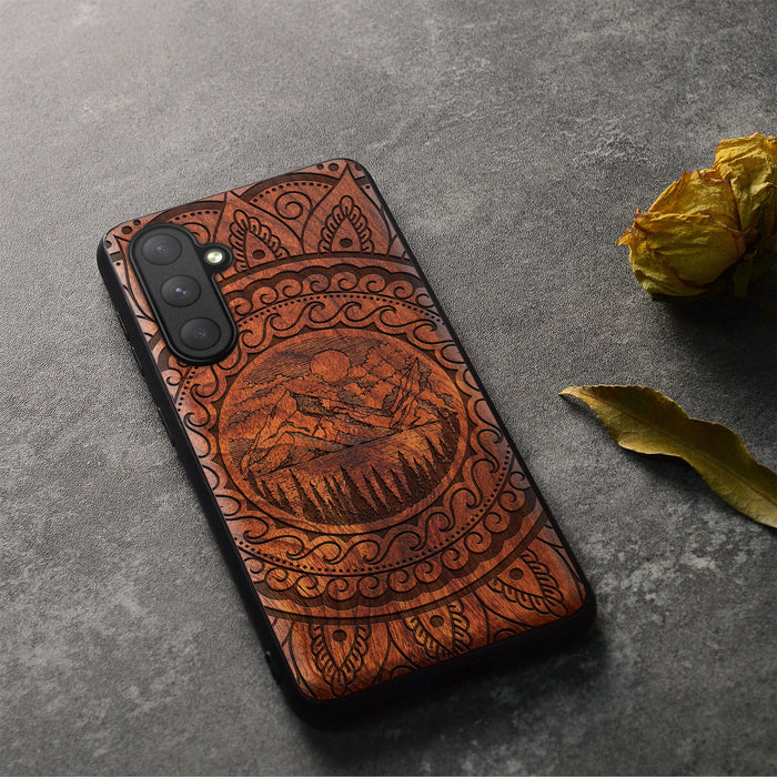 Paisley and Nature in Harmony, Classic Engraved Wood & TPU Case - Artisanal Cover for Samsung Galaxy