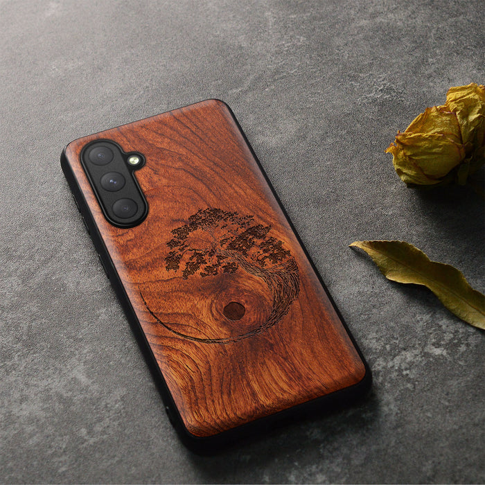 Yin Yang Bonsai Tree in Japanese Style, Classic Engraved Wood & TPU Case - Artisanal Cover for Samsung Galaxy