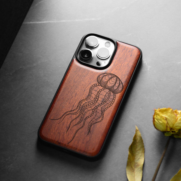 Zentangle Art Jellyfish, Classic Engraved Wood & TPU Case - Artisanal Cover for Apple iPhone