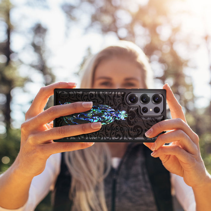 Cephalopod's Nocturne, Hand-Inlaid Wood & Mother of Pearl Case - Artisanal Cover for Samsung Galaxy
