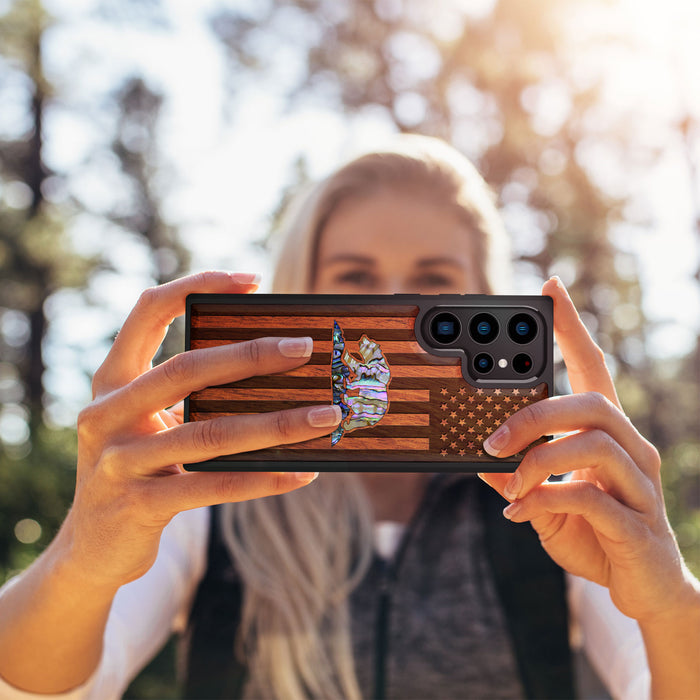 American Flag, Bear, Hand-Inlaid Wood & Mother of Pearl Case - Artisanal Cover for Samsung Galaxy