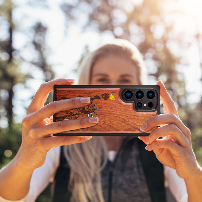 Statue of Liberty, Hand-Inlaid Wood & Mother of Pearl Case - Artisanal Cover for Samsung Galaxy