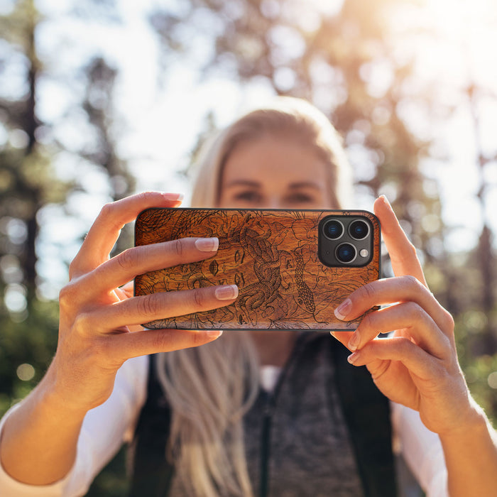 The Medusa Enigma, Classic Engraved Wood & TPU Case - Artisanal Cover for Apple iPhone