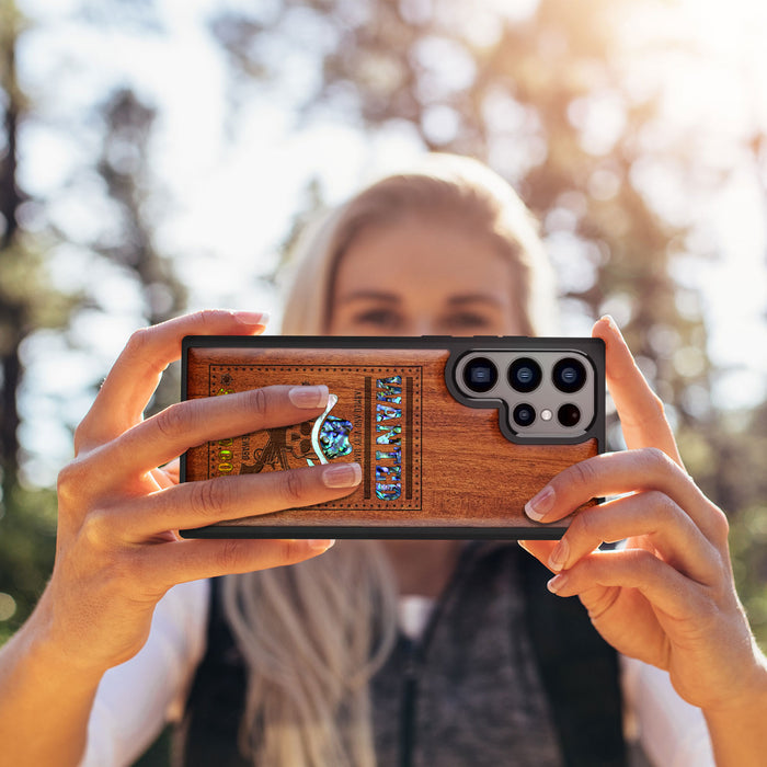 Outlaw Skull Wanted, Hand-Inlaid Wood & Mother of Pearl Case - Artisanal Cover for Samsung Galaxy