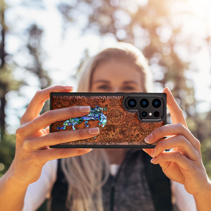 A Tiger Amidst Flowers, Hand-Inlaid Wood & Mother of Pearl Case - Artisanal Cover for Samsung Galaxy