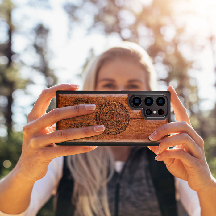 The Dreamcatcher's Embrace, Classic Engraved Wood & TPU Case - Artisanal Cover for Samsung Galaxy