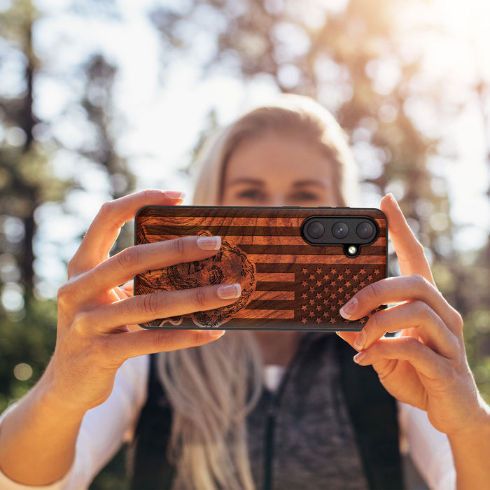 George Washington's Portrait Amidst Stars and Stripes, Classic Engraved Wood & TPU Case - Artisanal Cover for Samsung Galaxy