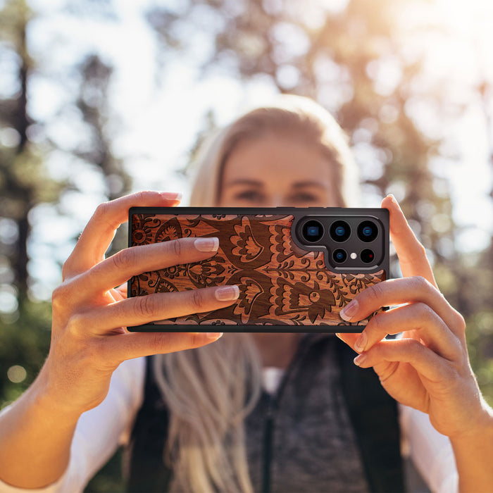 Polish Folk Art with Roosters and Florals, Classic Engraved Wood & TPU Case - Artisanal Cover for Samsung Galaxy