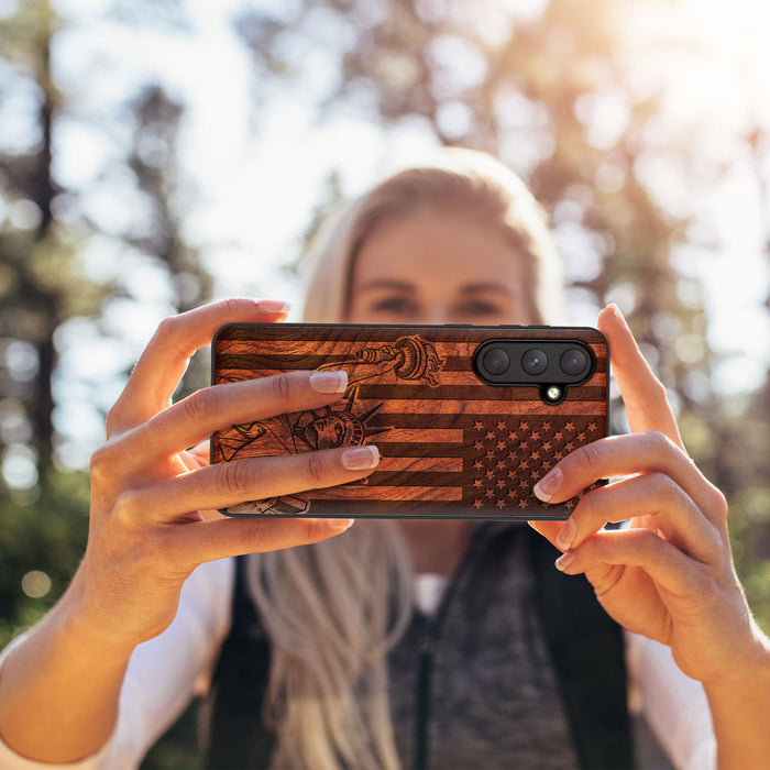 Freedom's Beacon, Classic Engraved Wood & TPU Case - Artisanal Cover for Samsung Galaxy