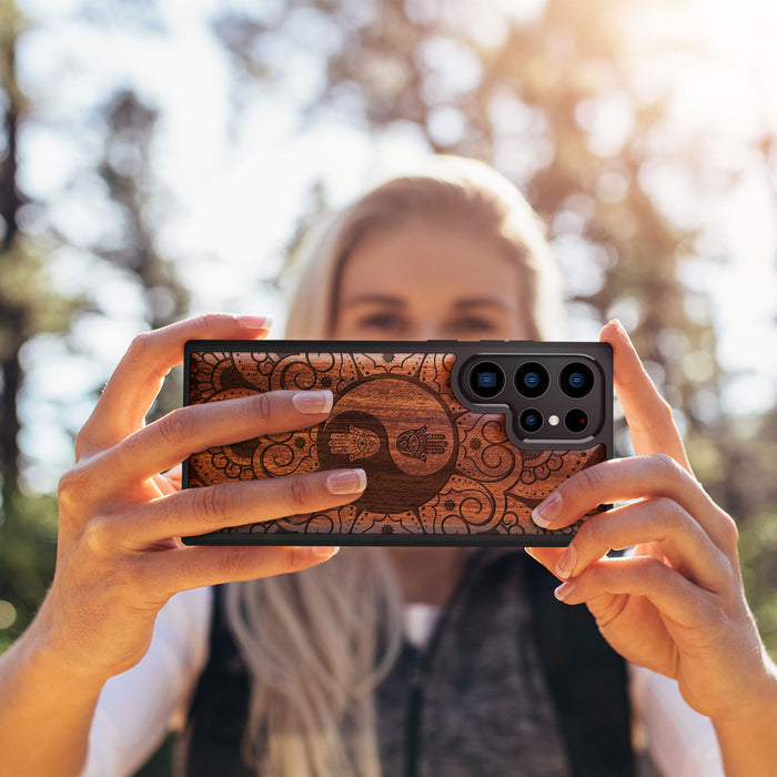 The Hamsa Yin-Yang Mandala, Classic Engraved Wood & TPU Case - Artisanal Cover for Samsung Galaxy