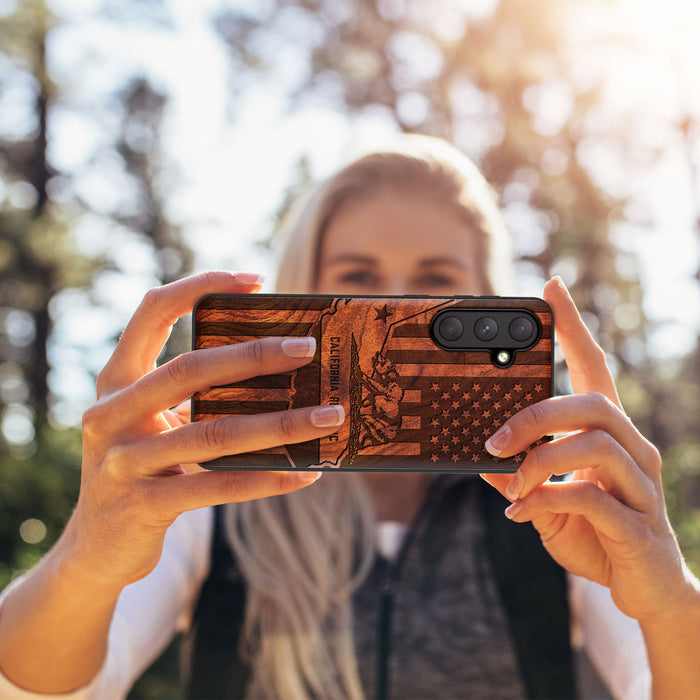 California's Emblematic Tribute, Classic Engraved Wood & TPU Case - Artisanal Cover for Samsung Galaxy