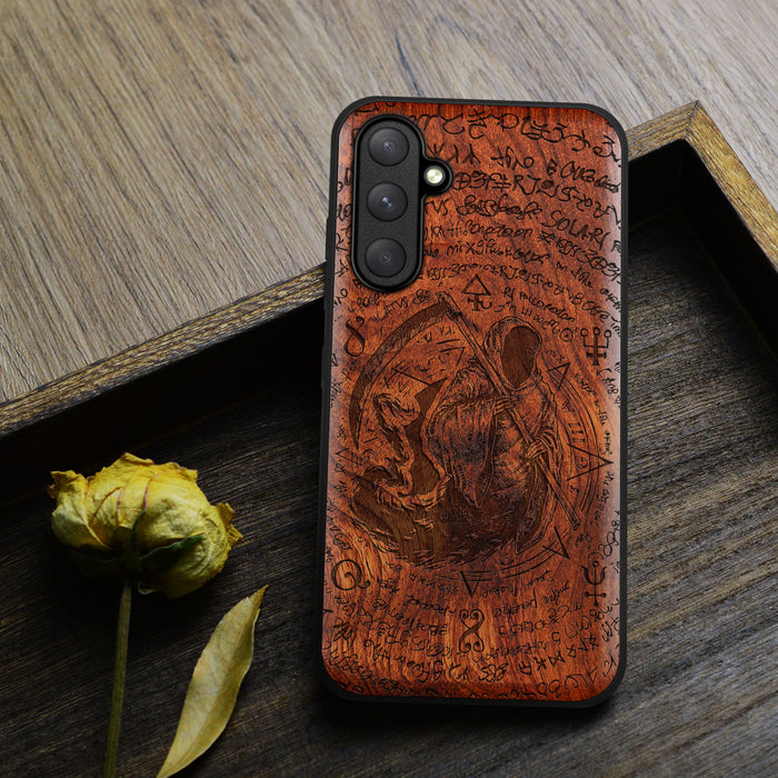 The Reaper's Scythe, Classic Engraved Wood & TPU Case - Artisanal Cover for Samsung Galaxy