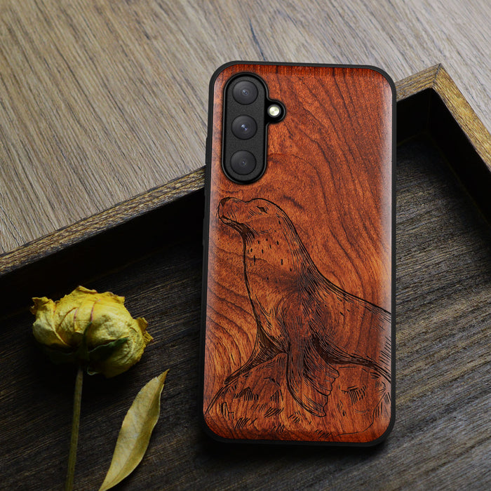 The Seal's Rest, Classic Engraved Wood & TPU Case - Artisanal Cover for Samsung Galaxy