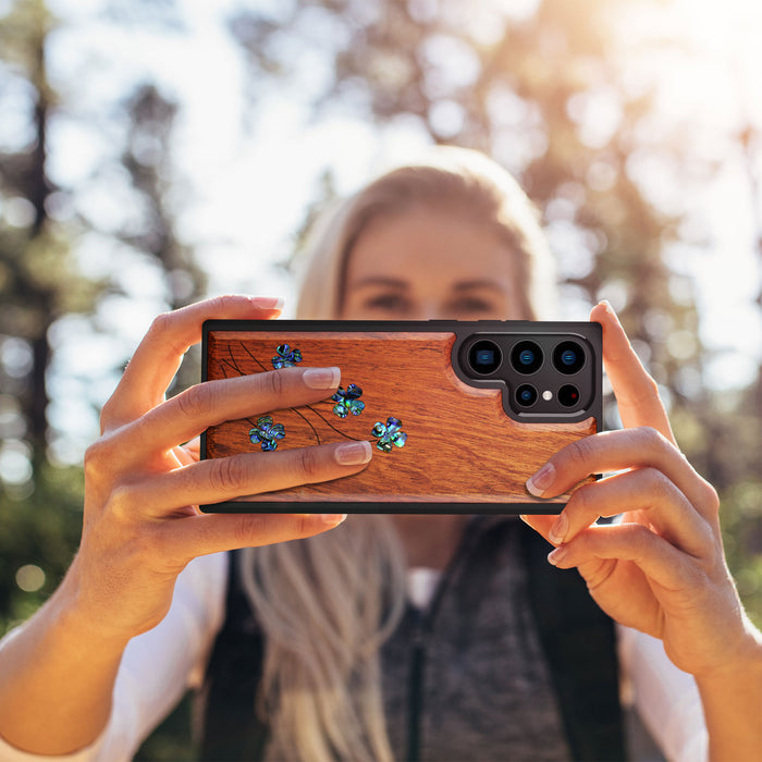 Four Leaf Clover, Hand-Inlaid Wood & Mother of Pearl Case - Artisanal Cover for Samsung Galaxy