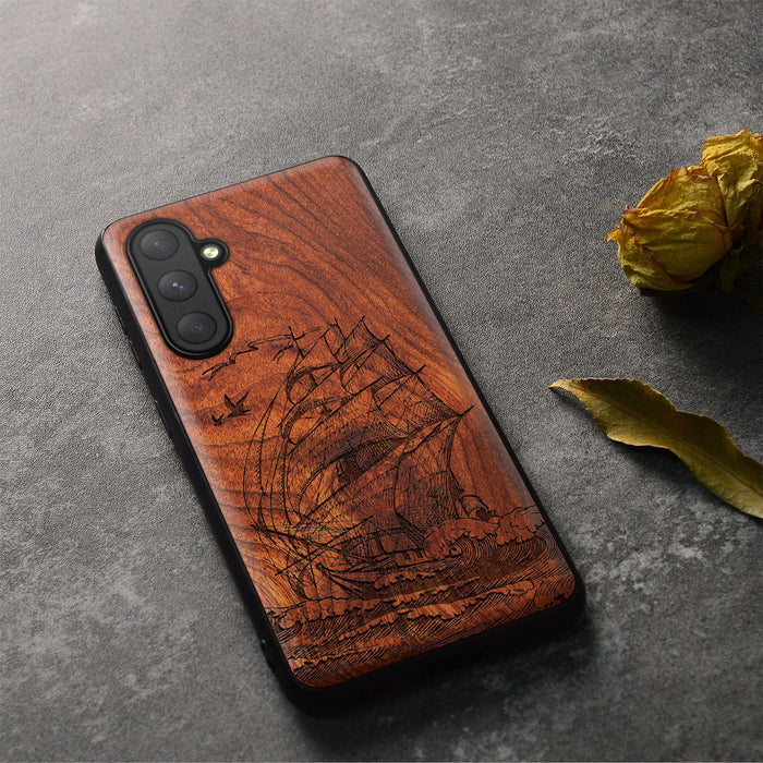 A Sailing Yacht on the Sea Waves, Classic Engraved Wood & TPU Case - Artisanal Cover for Samsung Galaxy