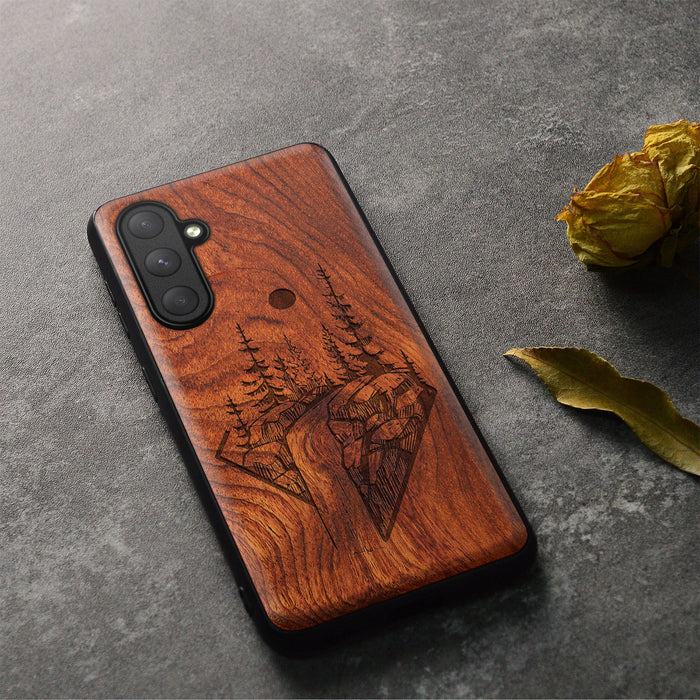 The Floating Forest and Waterfall, Classic Engraved Wood & TPU Case - Artisanal Cover for Samsung Galaxy